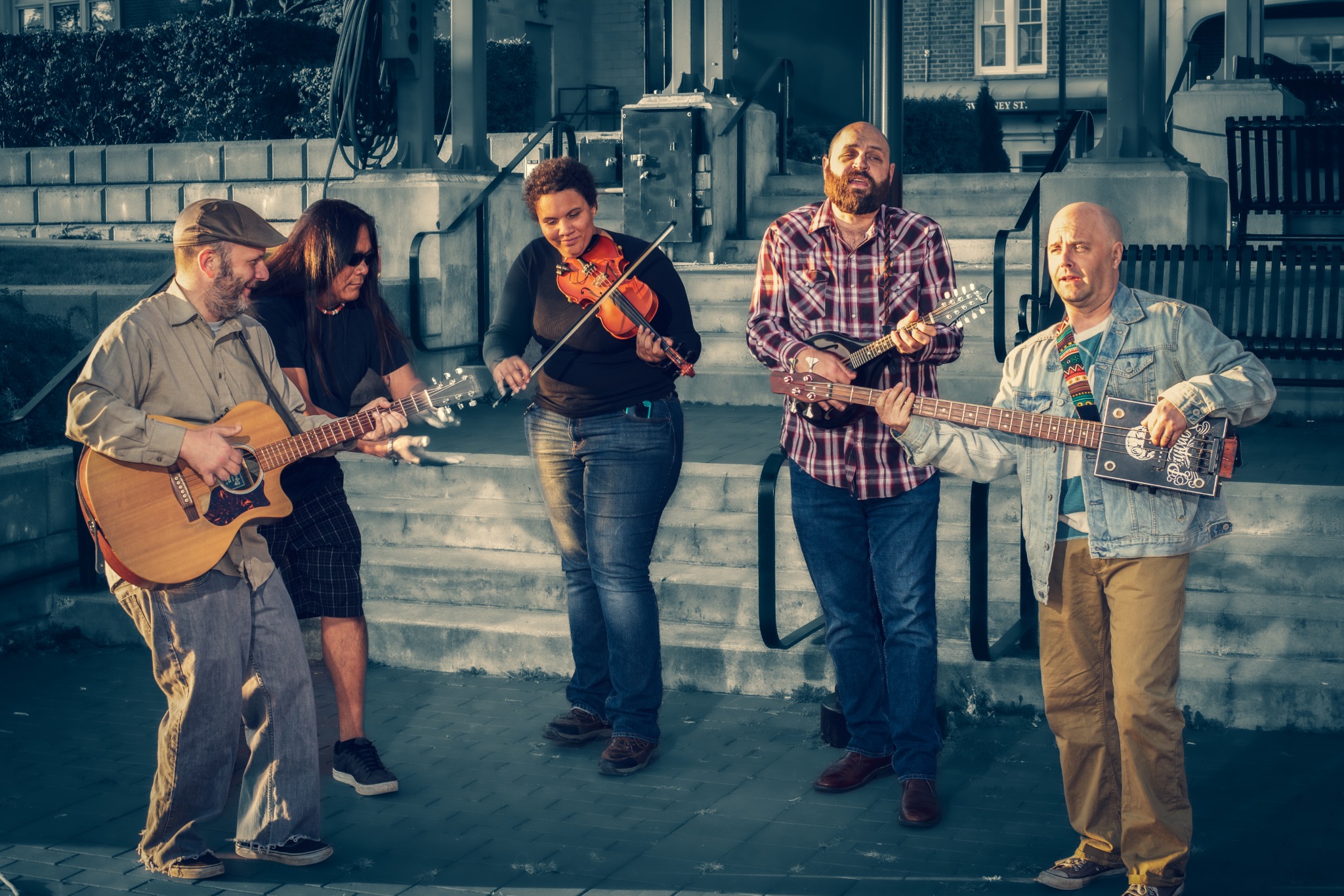 The five members of Yellow Jack with guitar, fiddle, mandolin, and bass outdoors
